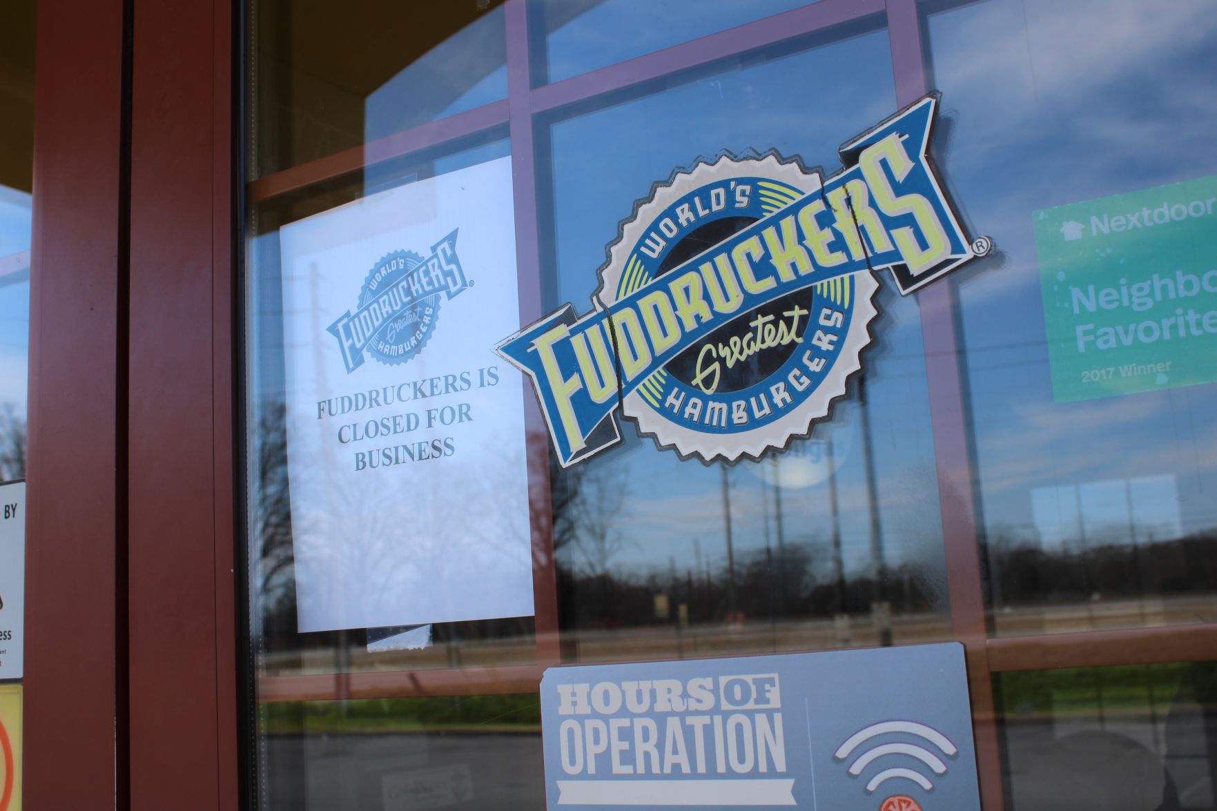 Fuddruckers closes its doors